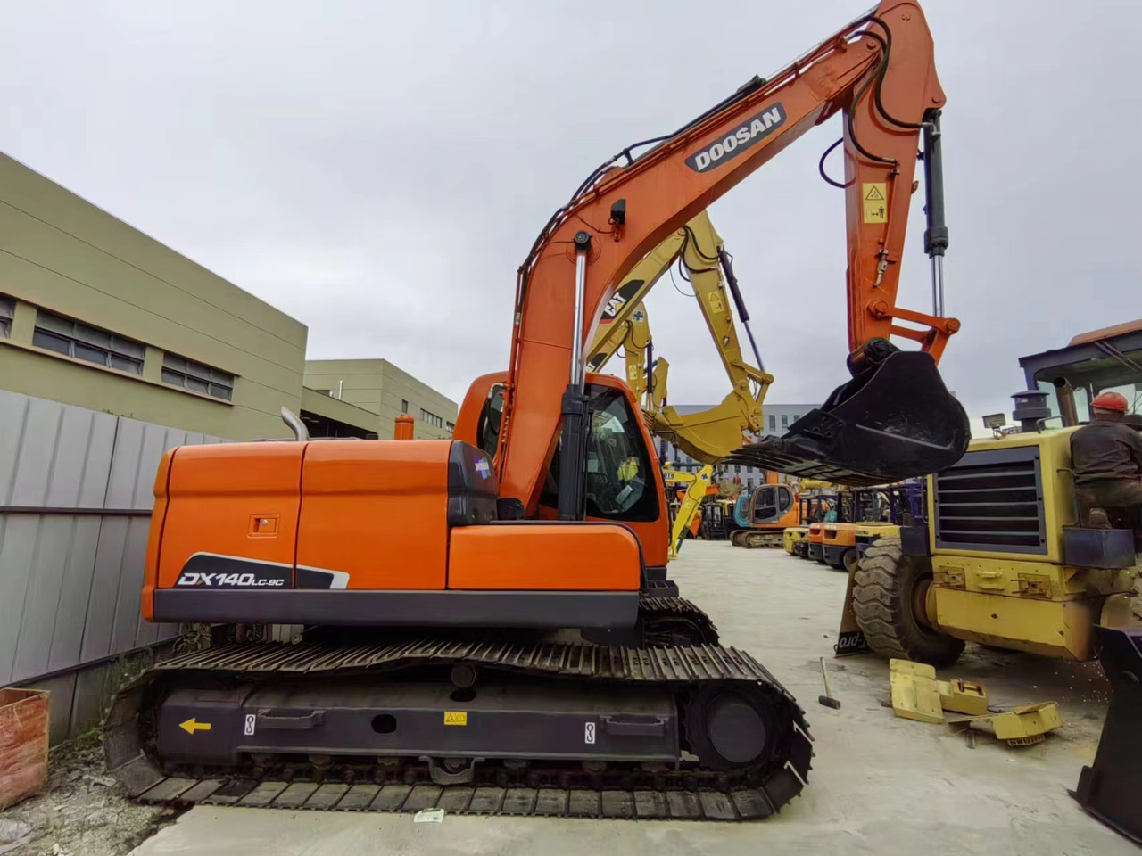 DOOSAN DX140-9C - Lintekskavaator: pilt 2 DOOSAN DX140-9C - Lintekskavaator: pilt 2