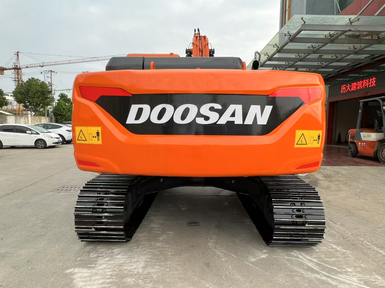 DOOSAN DX225LCA - Lintekskavaator: pilt 3 DOOSAN DX225LCA - Lintekskavaator: pilt 3