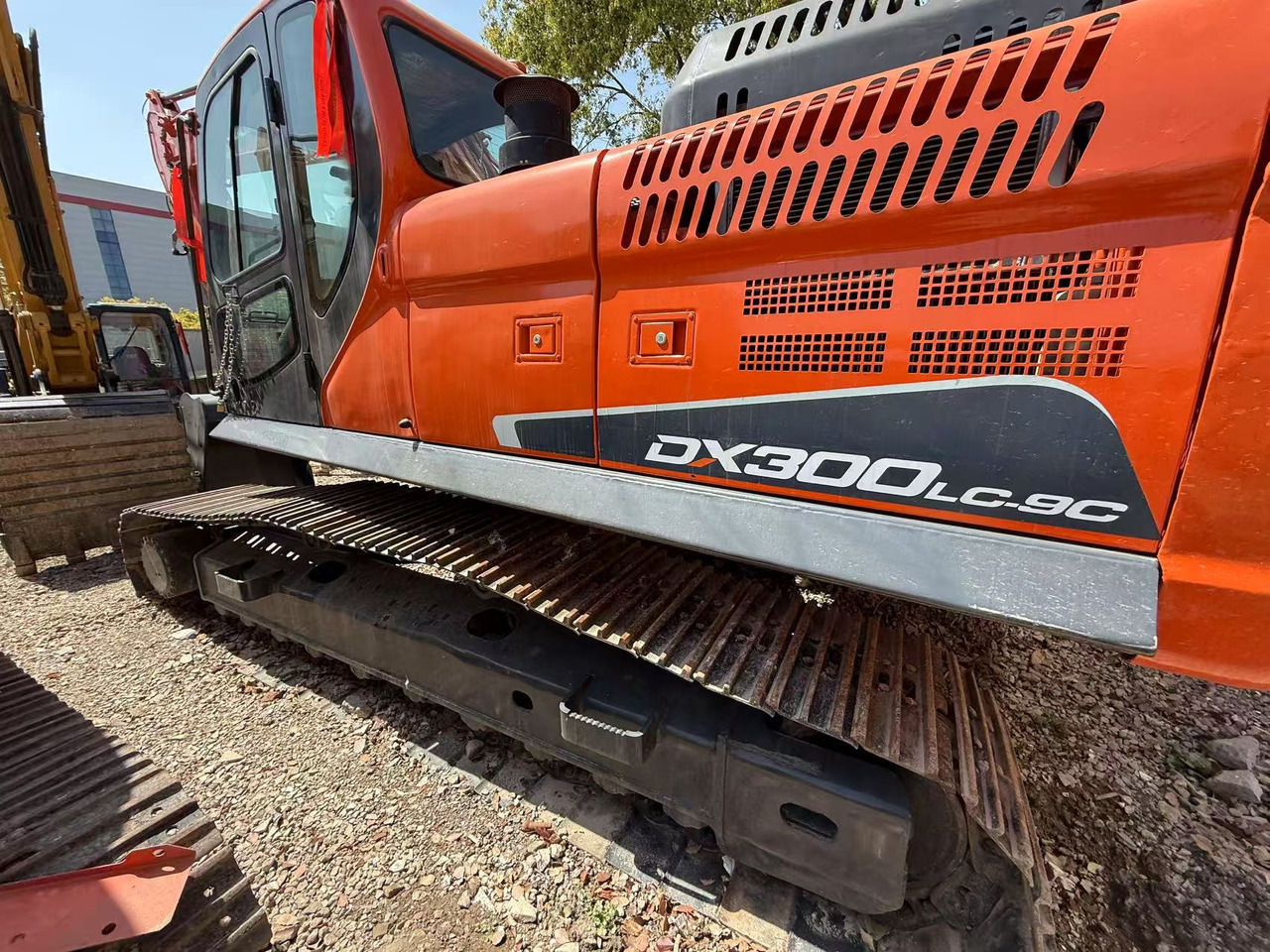 DOOSAN DX300LC-9C - Lintekskavaator: pilt 2 DOOSAN DX300LC-9C - Lintekskavaator: pilt 2