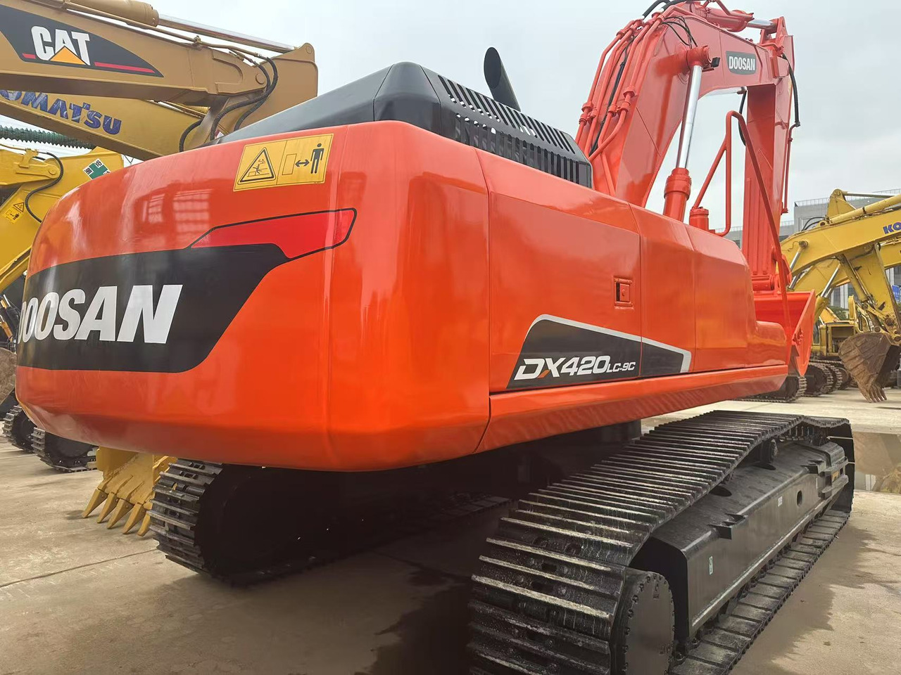 DOOSAN DX420LC-9C - Lintekskavaator: pilt 1 DOOSAN DX420LC-9C - Lintekskavaator: pilt 1