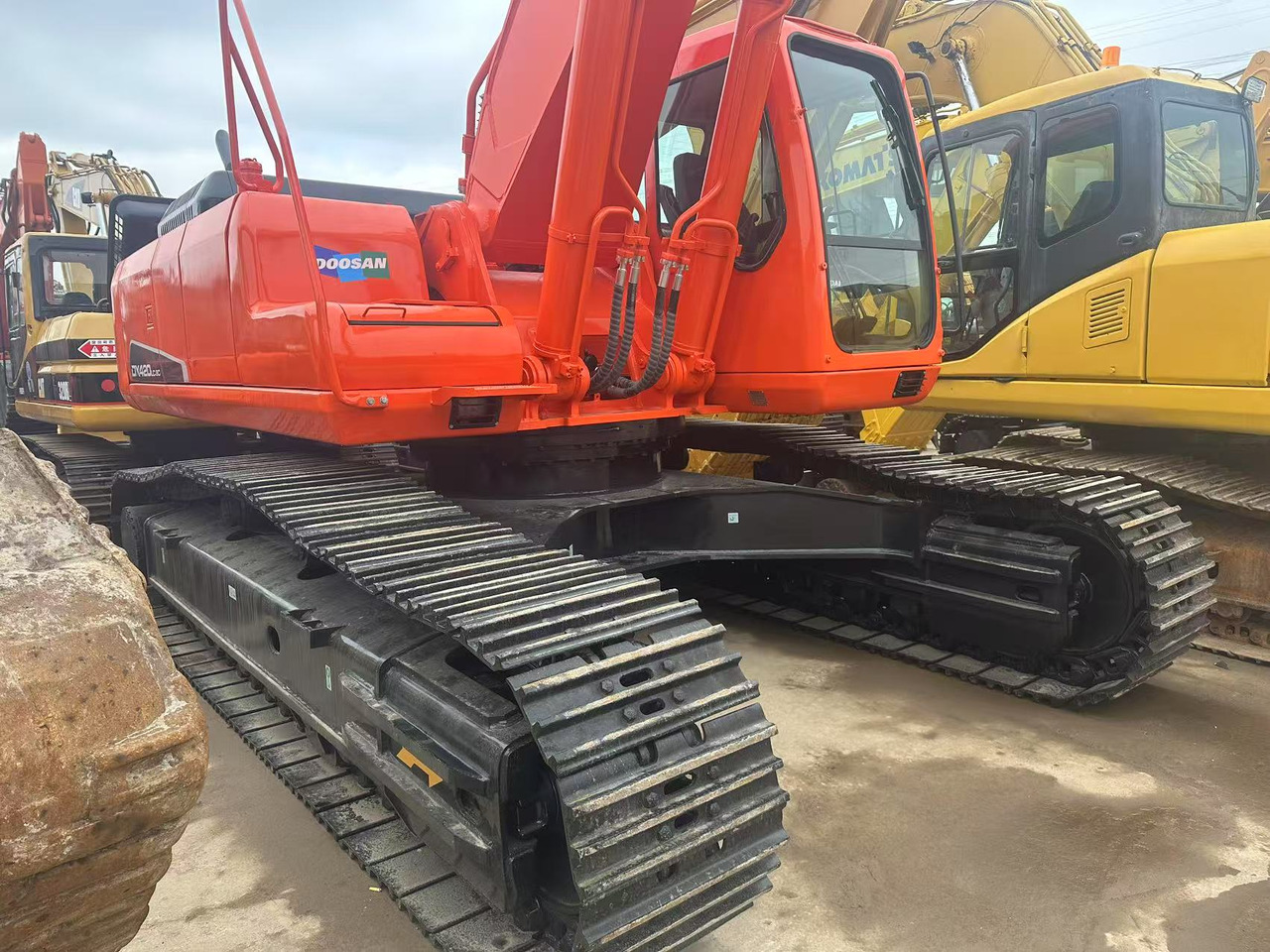 DOOSAN DX420LC-9C - Lintekskavaator: pilt 3 DOOSAN DX420LC-9C - Lintekskavaator: pilt 3