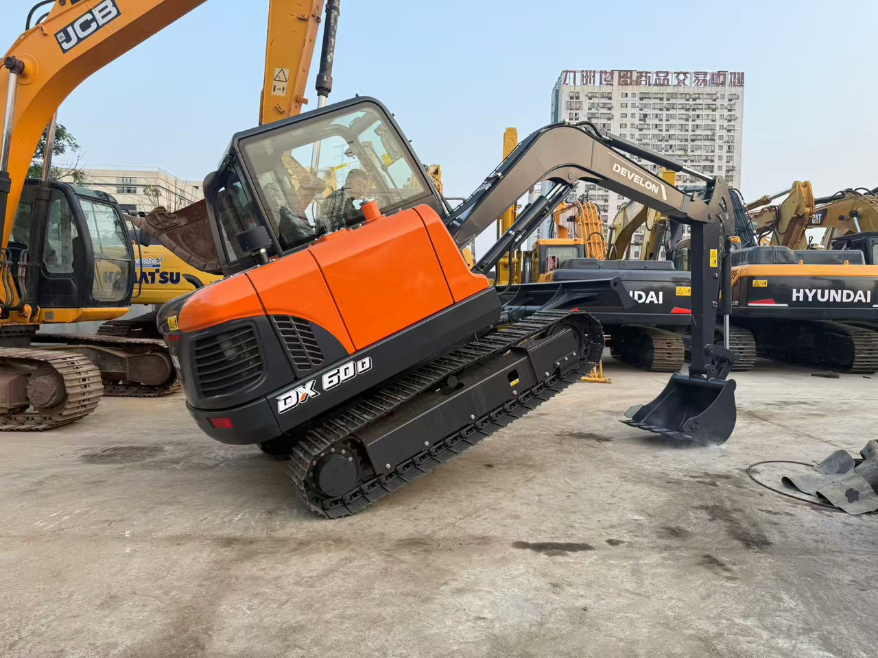 DOOSAN DX60D-10 - Miniekskavaator: pilt 1 DOOSAN DX60D-10 - Miniekskavaator: pilt 1