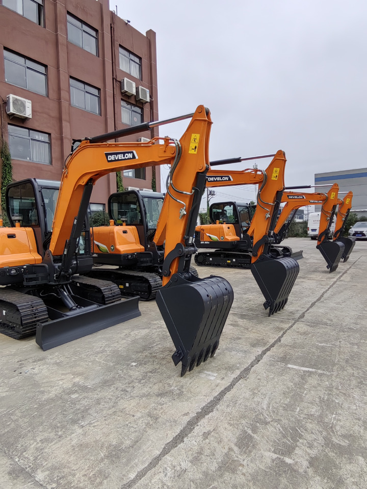 DOOSAN DX60E-10N - Lintekskavaator: pilt 1 DOOSAN DX60E-10N - Lintekskavaator: pilt 1