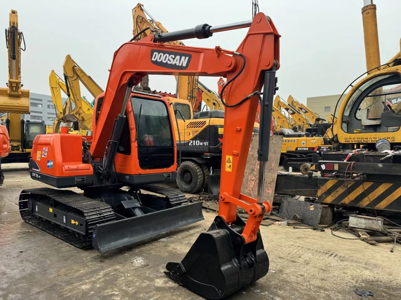 DOOSAN DX75-9C - Lintekskavaator: pilt 1 DOOSAN DX75-9C - Lintekskavaator: pilt 1