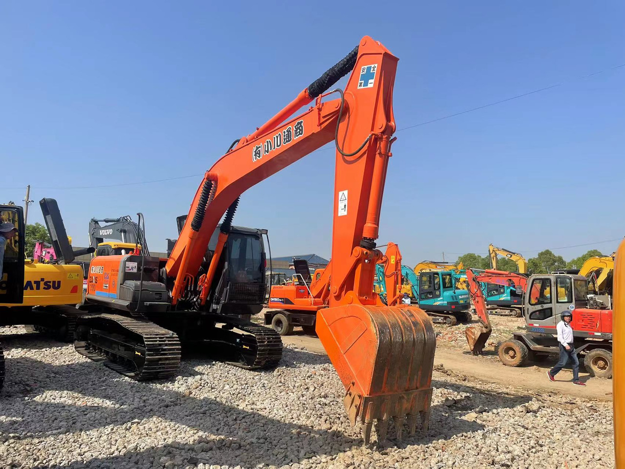 HITACHI ZX200-3 - Lintekskavaator: pilt 2 HITACHI ZX200-3 - Lintekskavaator: pilt 2