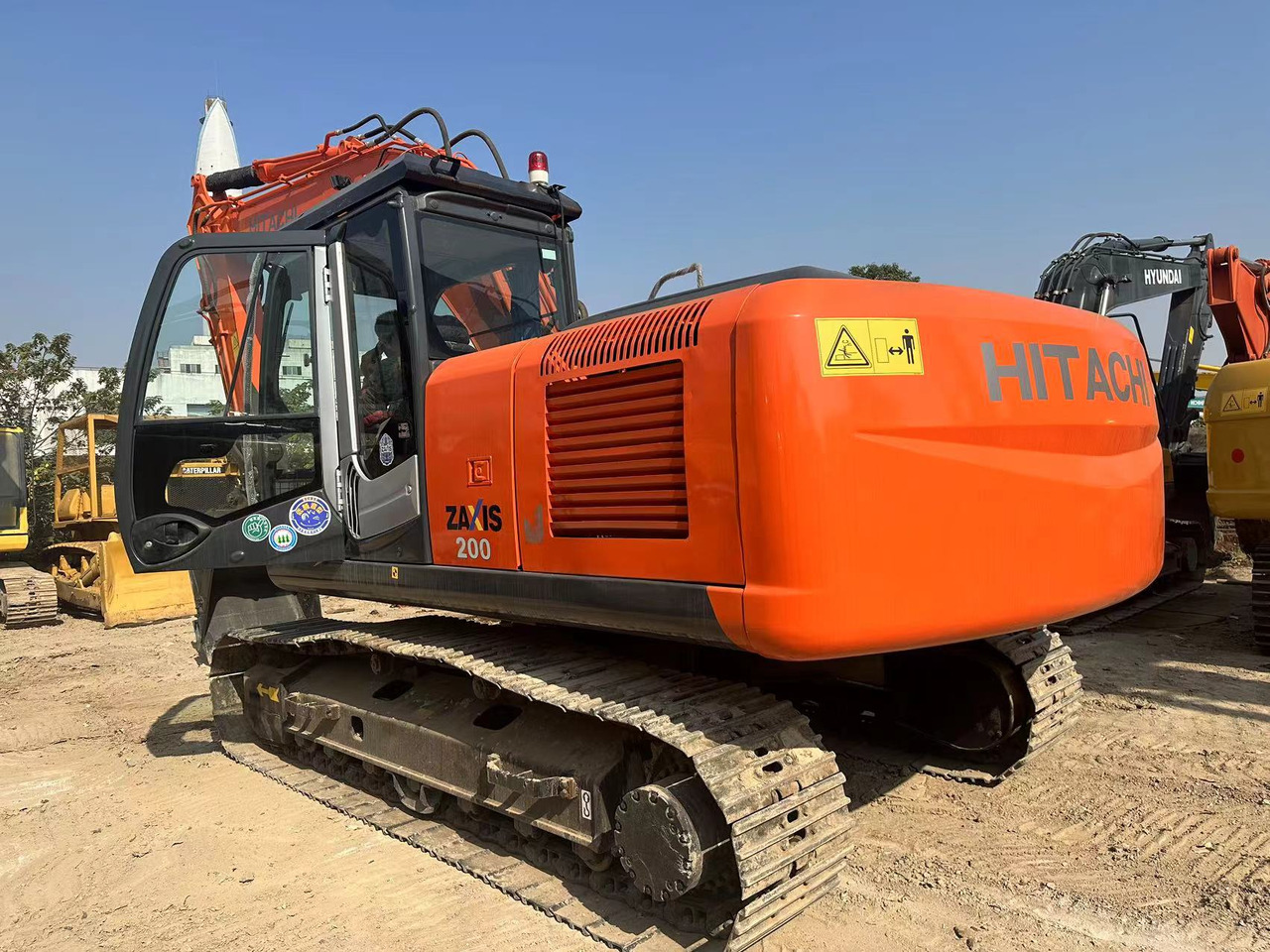 HITACHI ZX200-3 - Lintekskavaator: pilt 4 HITACHI ZX200-3 - Lintekskavaator: pilt 4