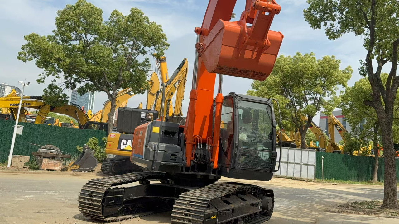 HITACHI ZX200 - Lintekskavaator: pilt 2 HITACHI ZX200 - Lintekskavaator: pilt 2