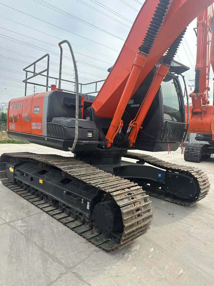 HITACHI ZX240-3G - Lintekskavaator: pilt 2 HITACHI ZX240-3G - Lintekskavaator: pilt 2