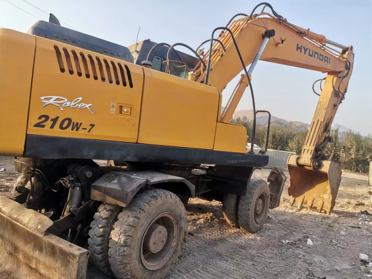 HYUNDAI R210W-7 - Ratastel ekskavaator: pilt 3 HYUNDAI R210W-7 - Ratastel ekskavaator: pilt 3