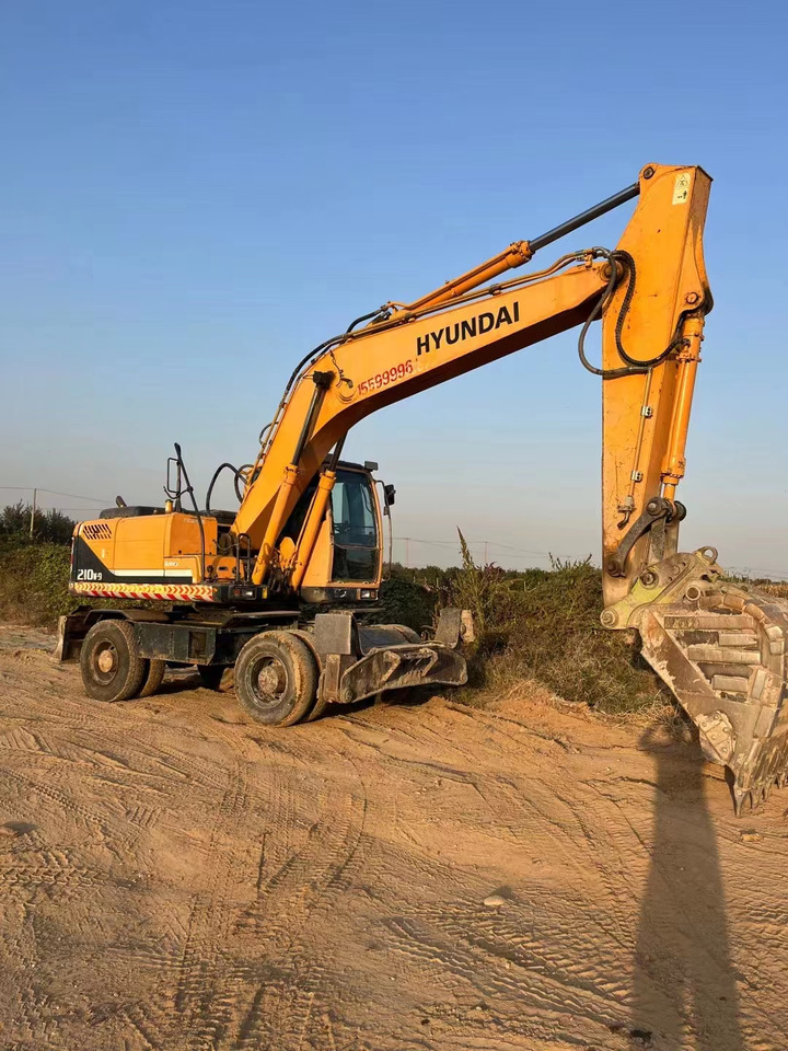 HYUNDAI R210W-9 - Ratastel ekskavaator: pilt 4 HYUNDAI R210W-9 - Ratastel ekskavaator: pilt 4