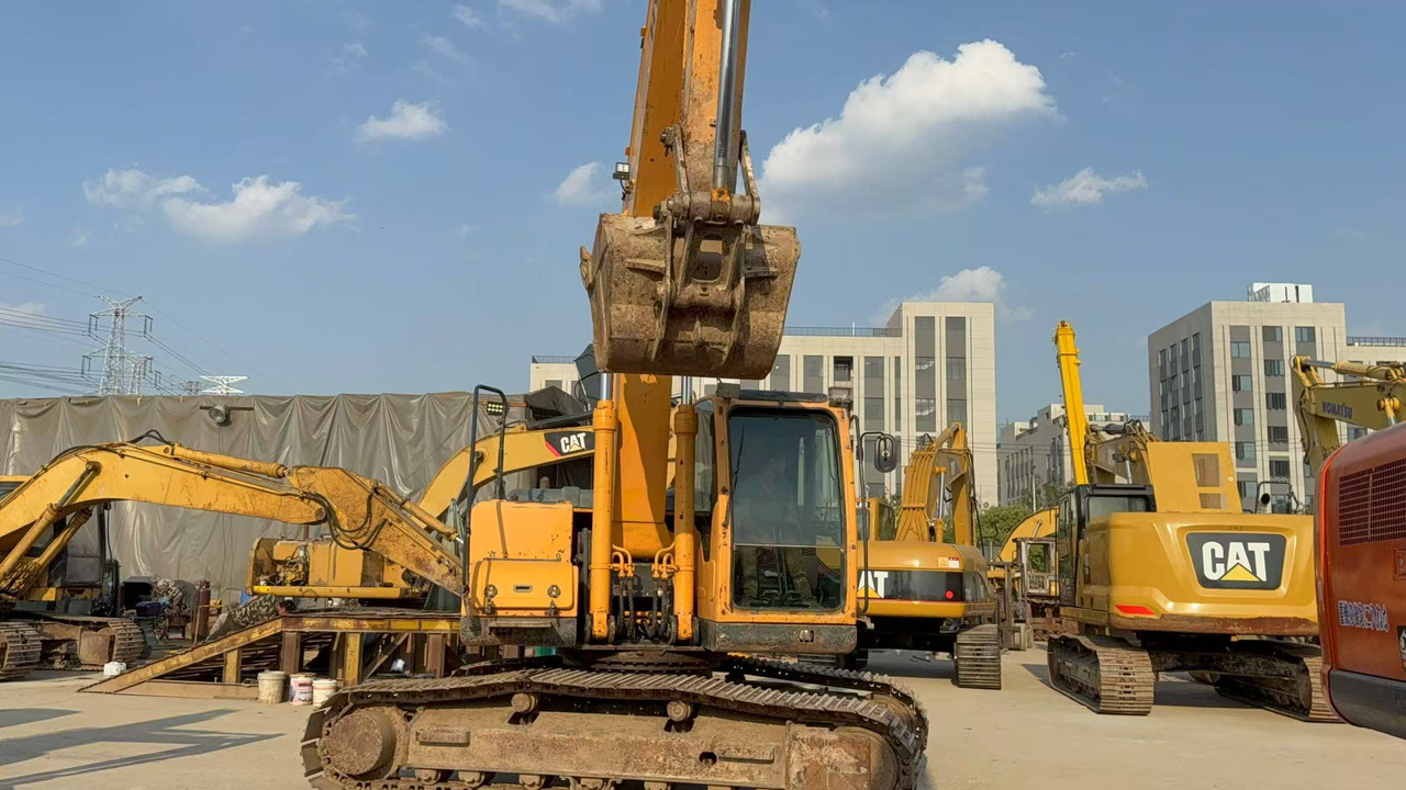 HYUNDAI R220LC-9S - Lintekskavaator: pilt 4 HYUNDAI R220LC-9S - Lintekskavaator: pilt 4