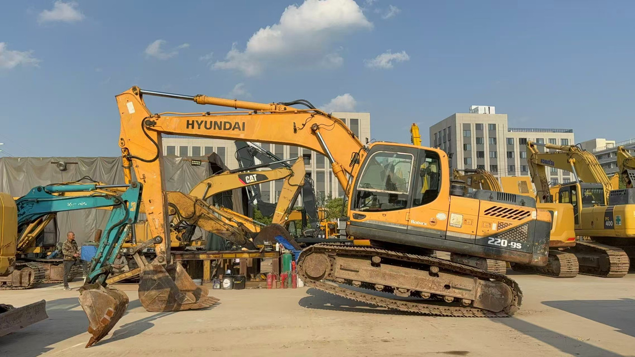 HYUNDAI R220LC-9S - Lintekskavaator: pilt 1 HYUNDAI R220LC-9S - Lintekskavaator: pilt 1