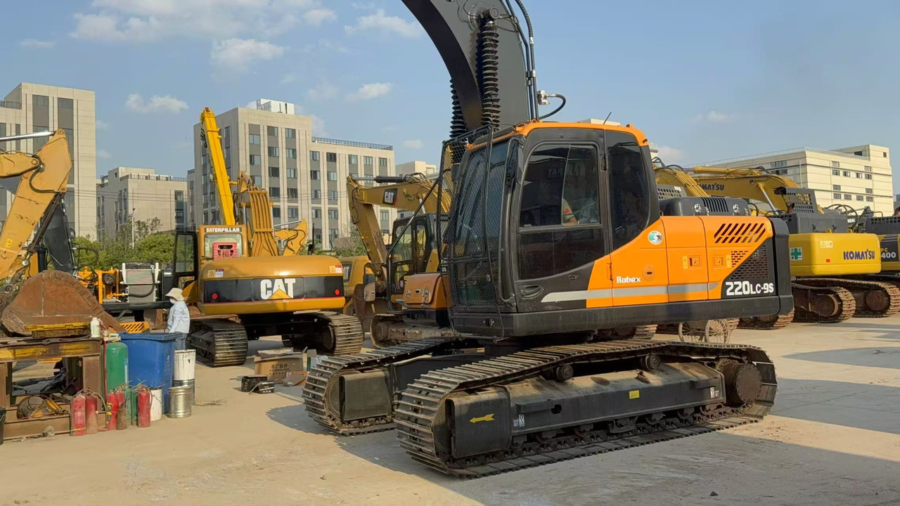 HYUNDAI R220LC-9S - Lintekskavaator: pilt 4 HYUNDAI R220LC-9S - Lintekskavaator: pilt 4