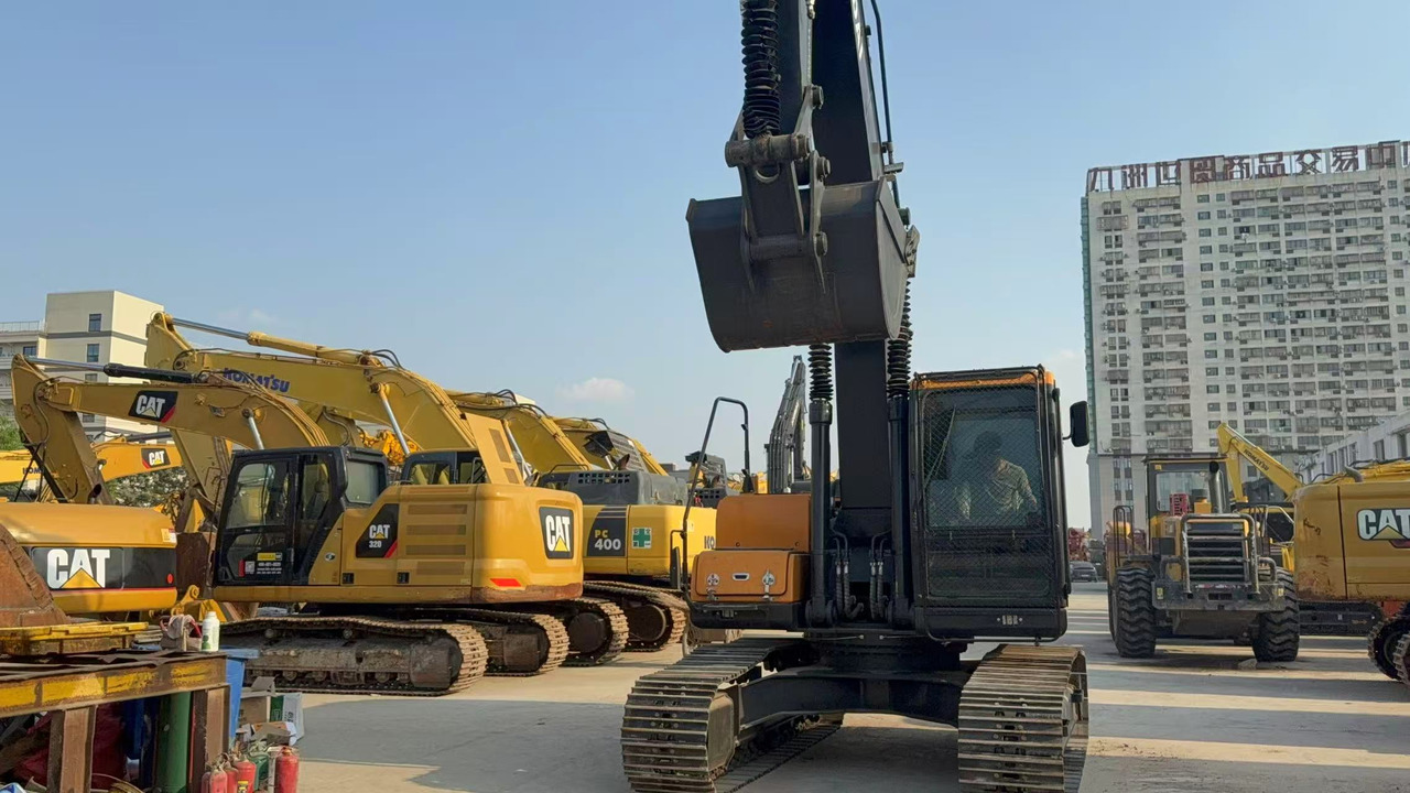 HYUNDAI R220LC-9S - Lintekskavaator: pilt 2 HYUNDAI R220LC-9S - Lintekskavaator: pilt 2