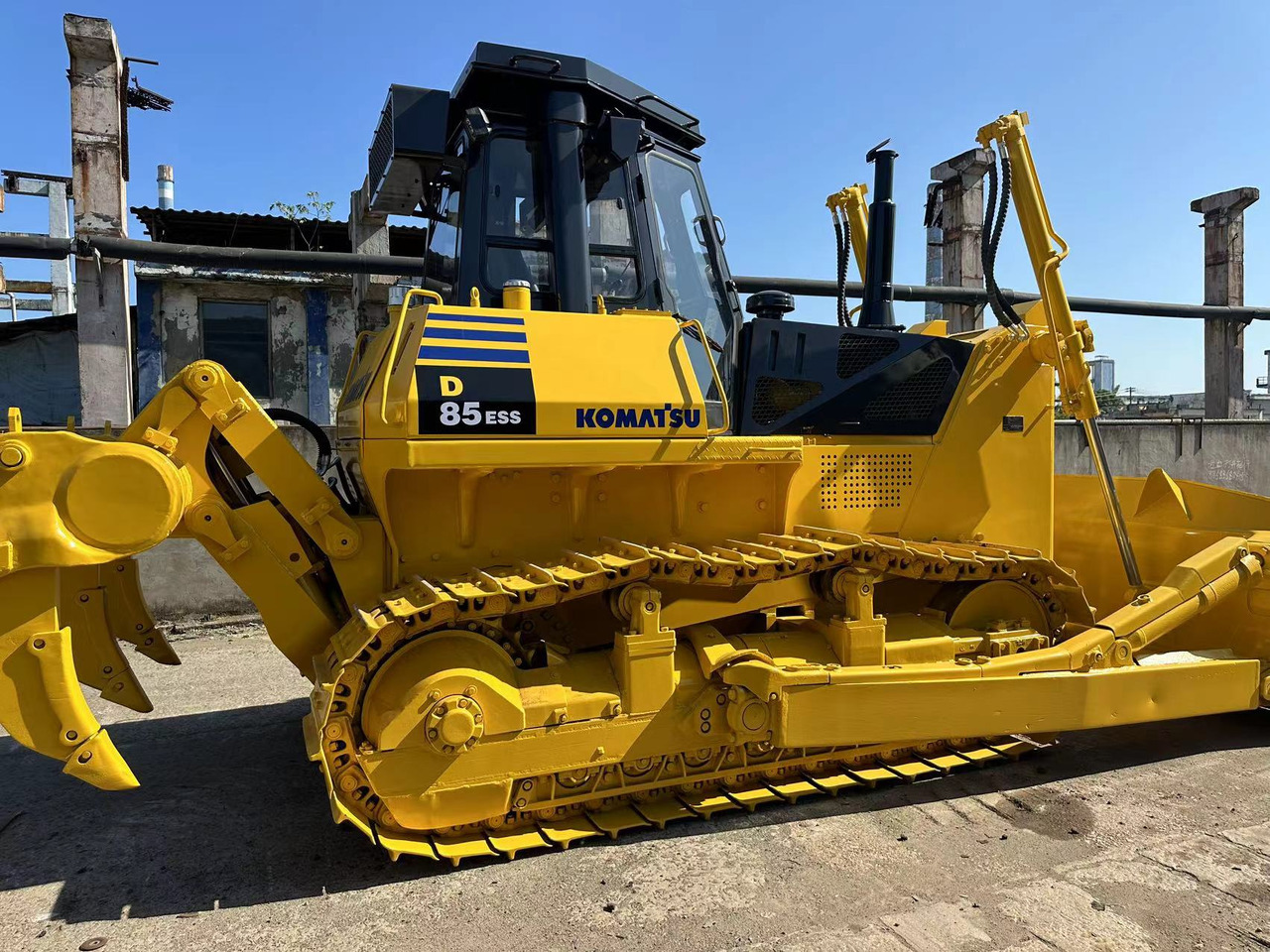 KOMATSU D85ESS - Buldooser: pilt 1 KOMATSU D85ESS - Buldooser: pilt 1