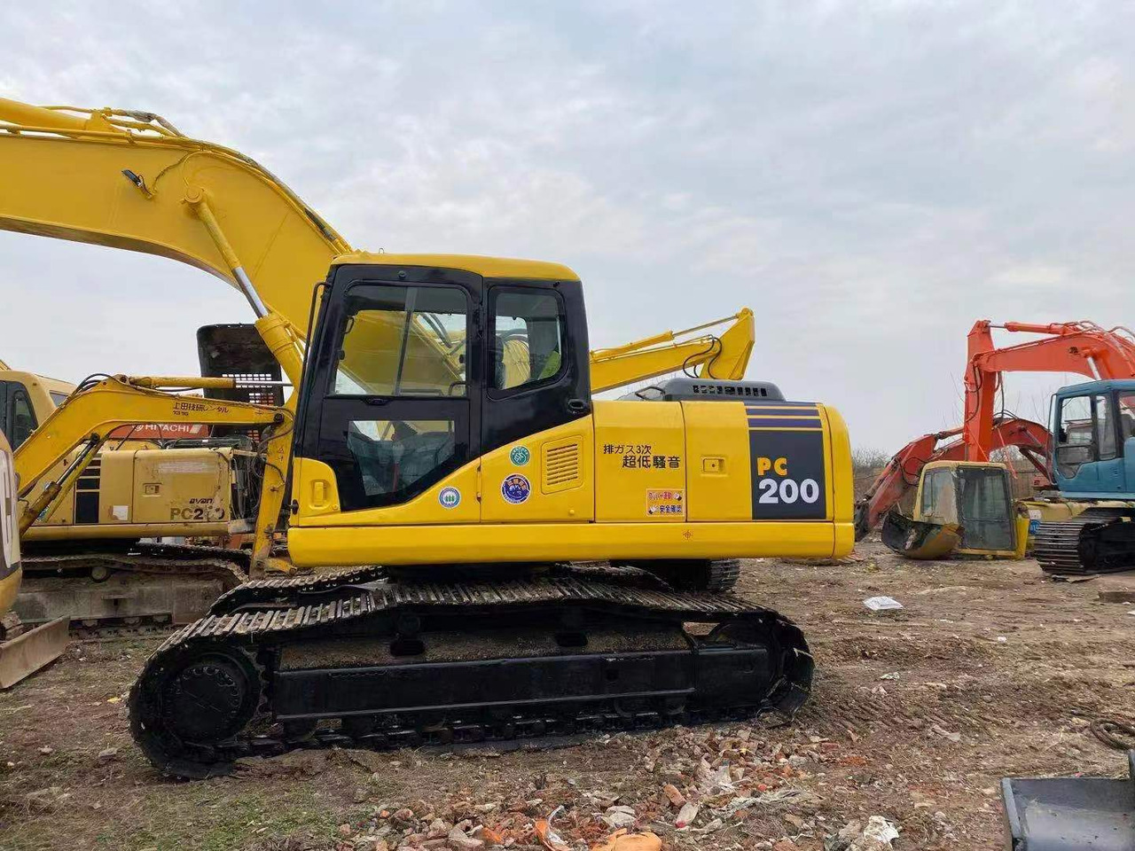 KOMATSU PC200-7 - Lintekskavaator: pilt 4 KOMATSU PC200-7 - Lintekskavaator: pilt 4