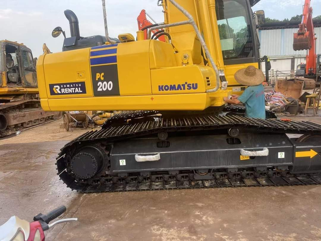 KOMATSU PC200-8 - Lintekskavaator: pilt 4 KOMATSU PC200-8 - Lintekskavaator: pilt 4