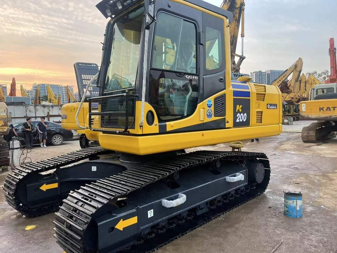 KOMATSU PC200-8 - Lintekskavaator: pilt 3 KOMATSU PC200-8 - Lintekskavaator: pilt 3