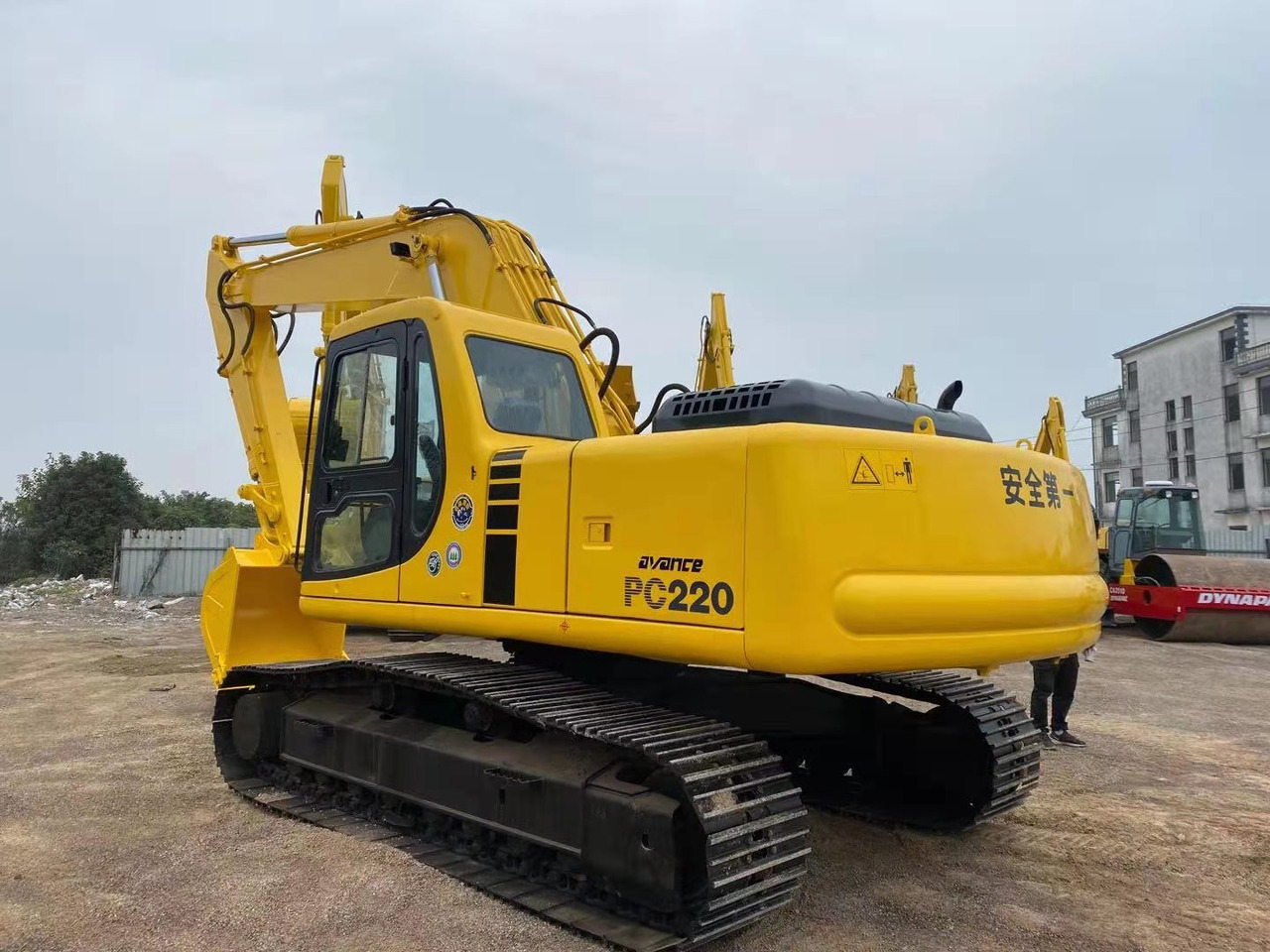 KOMATSU PC220-6 - Lintekskavaator: pilt 2 KOMATSU PC220-6 - Lintekskavaator: pilt 2