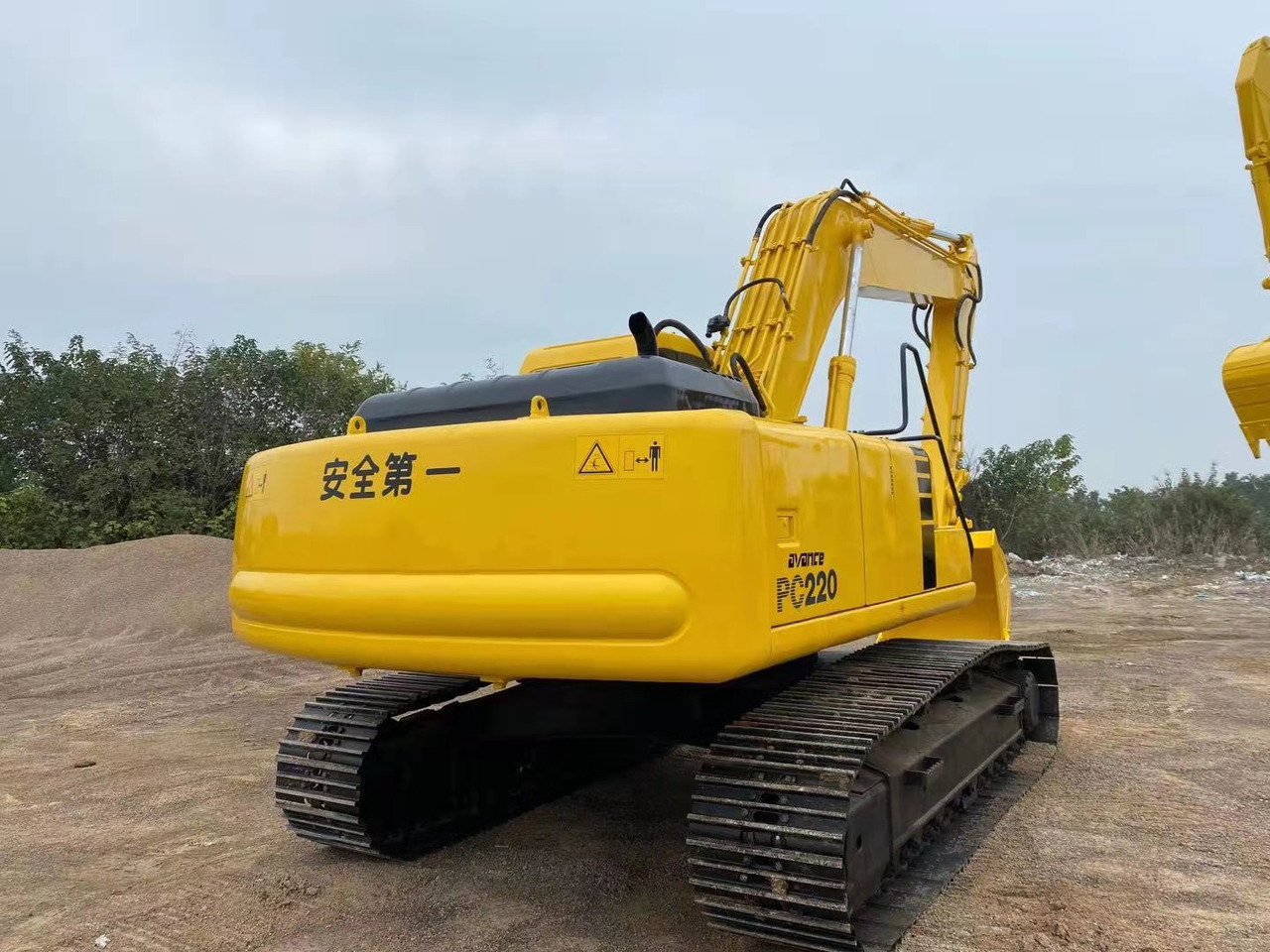 KOMATSU PC220-6 - Lintekskavaator: pilt 3 KOMATSU PC220-6 - Lintekskavaator: pilt 3