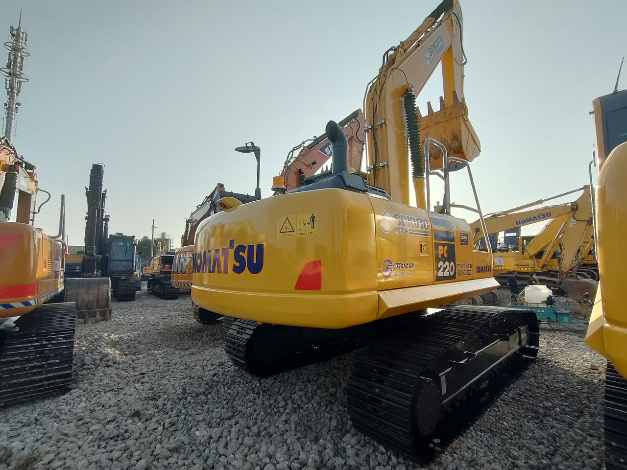 KOMATSU PC220-8 - Lintekskavaator: pilt 3 KOMATSU PC220-8 - Lintekskavaator: pilt 3