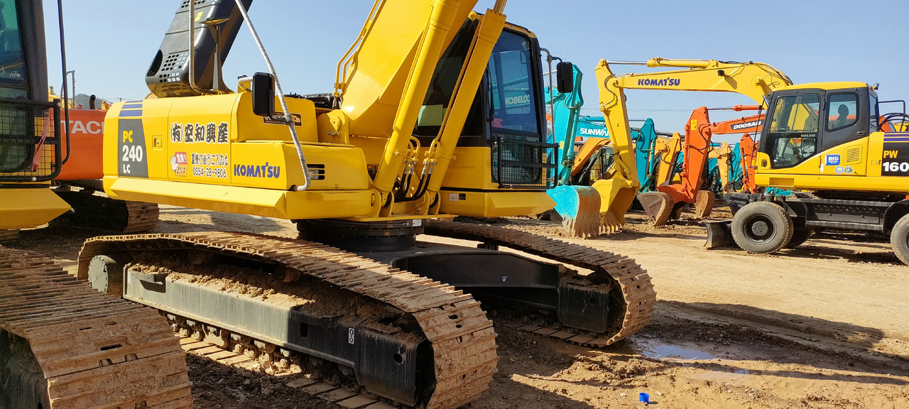 KOMATSU PC240-8 - Lintekskavaator: pilt 4 KOMATSU PC240-8 - Lintekskavaator: pilt 4