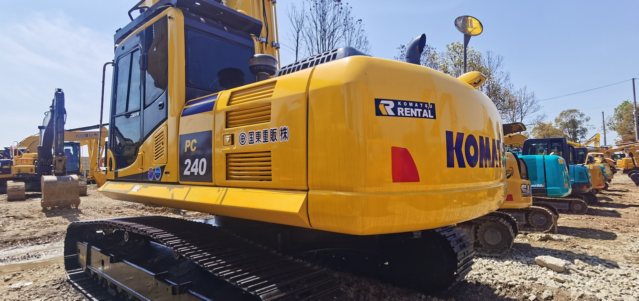 KOMATSU PC240-8 - Lintekskavaator: pilt 1 KOMATSU PC240-8 - Lintekskavaator: pilt 1
