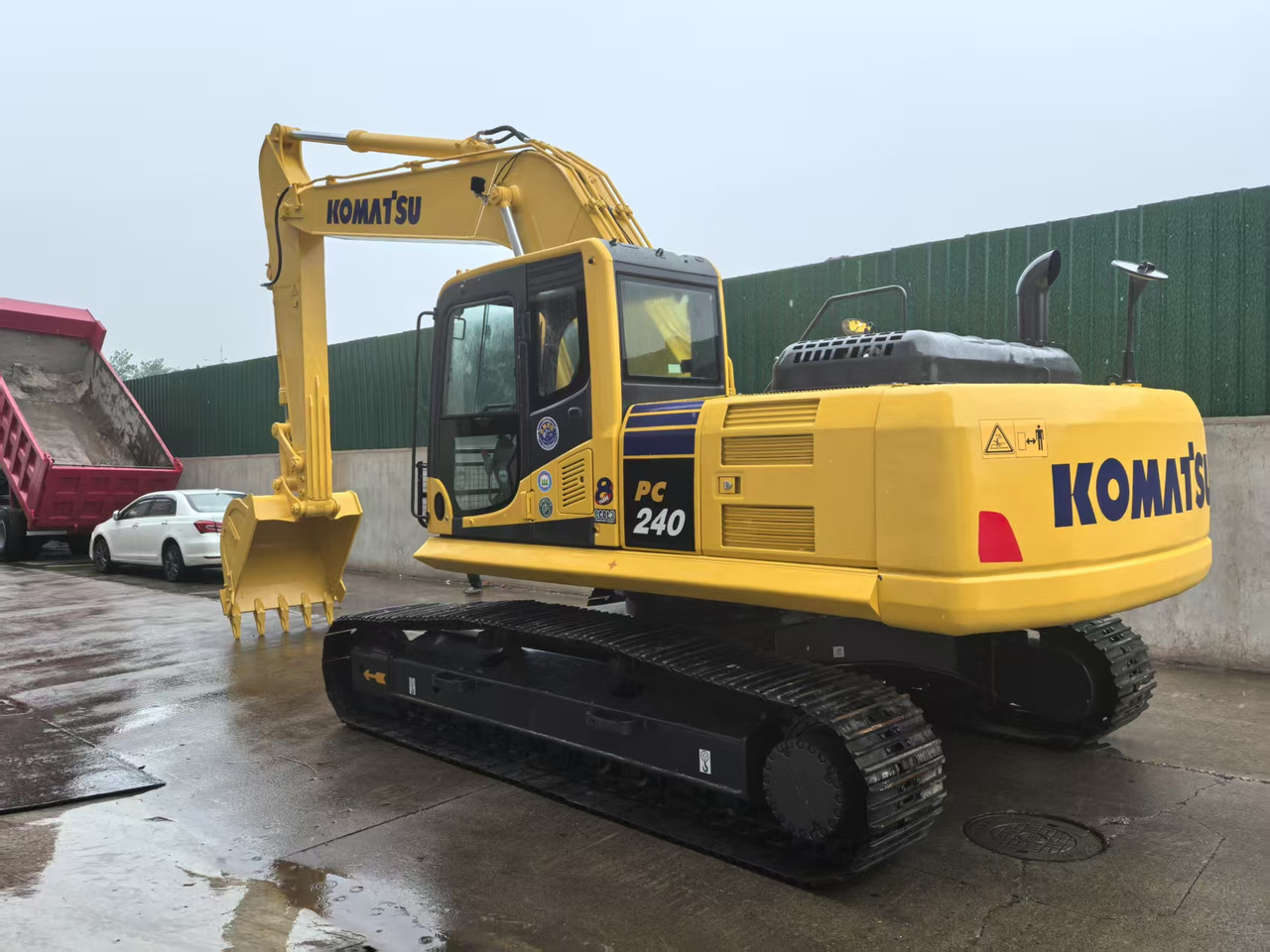 KOMATSU PC240LC-8M0 - Lintekskavaator: pilt 4 KOMATSU PC240LC-8M0 - Lintekskavaator: pilt 4