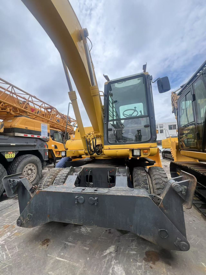 KOMATSU PW150 - Ratastel ekskavaator: pilt 1 KOMATSU PW150 - Ratastel ekskavaator: pilt 1