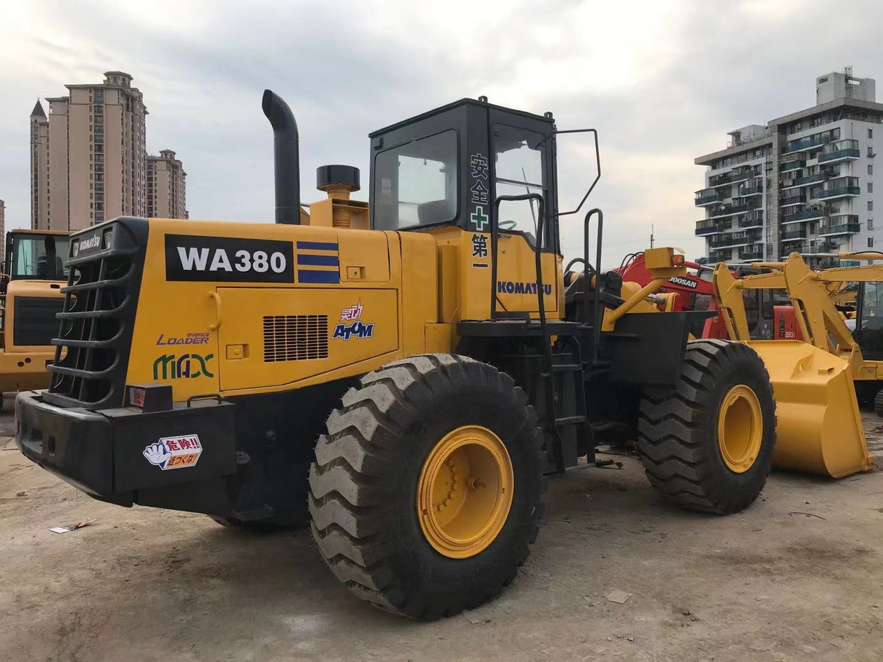 KOMATSU WA380-3 - Rataslaadur: pilt 1 KOMATSU WA380-3 - Rataslaadur: pilt 1