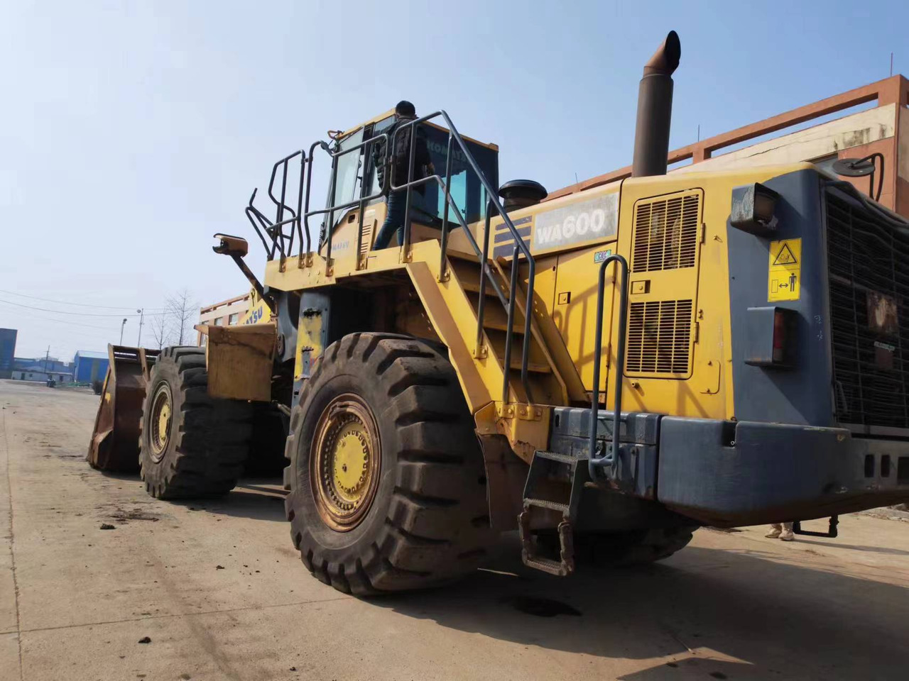 KOMATSU WA600-6 - Rataslaadur: pilt 2 KOMATSU WA600-6 - Rataslaadur: pilt 2