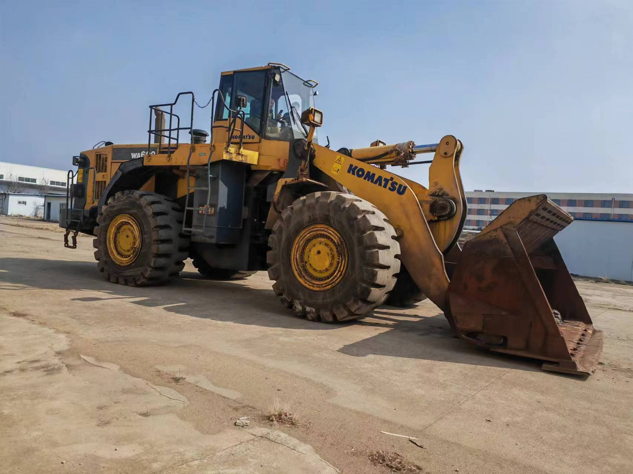 KOMATSU WA600-6 - Rataslaadur: pilt 1 KOMATSU WA600-6 - Rataslaadur: pilt 1
