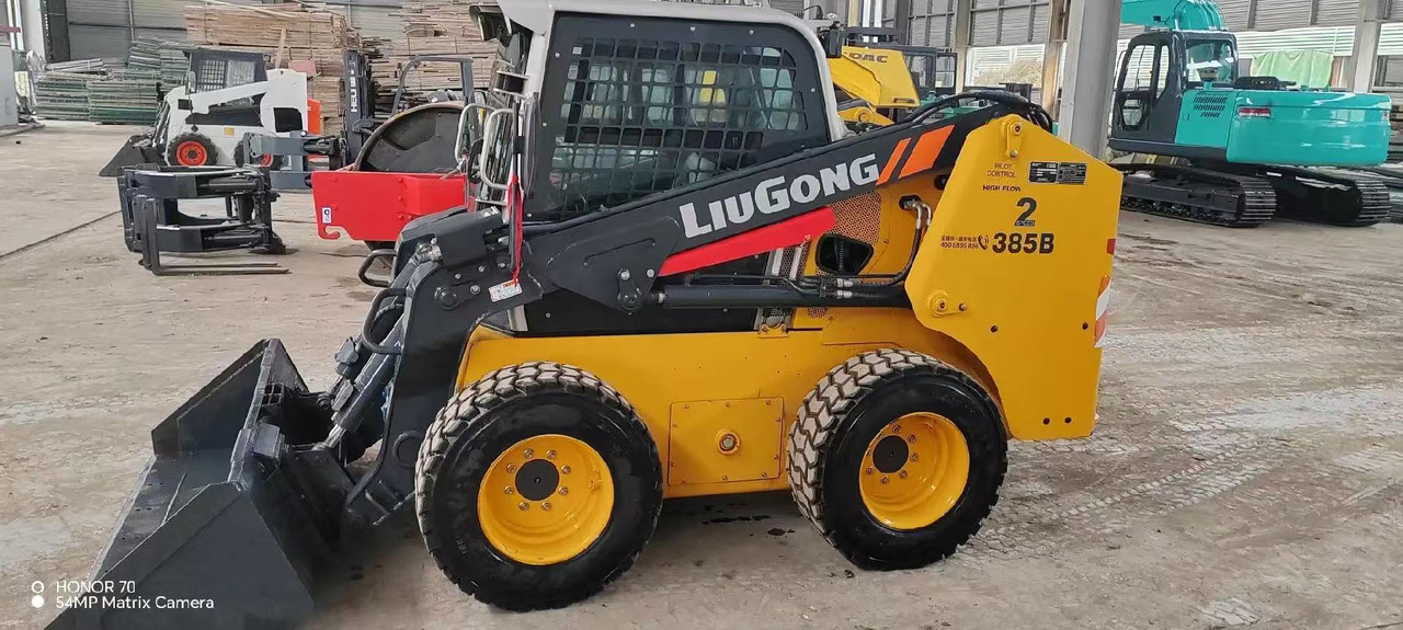 Liugong CLG385B - Kompaktlaadur: pilt 1 Liugong CLG385B - Kompaktlaadur: pilt 1
