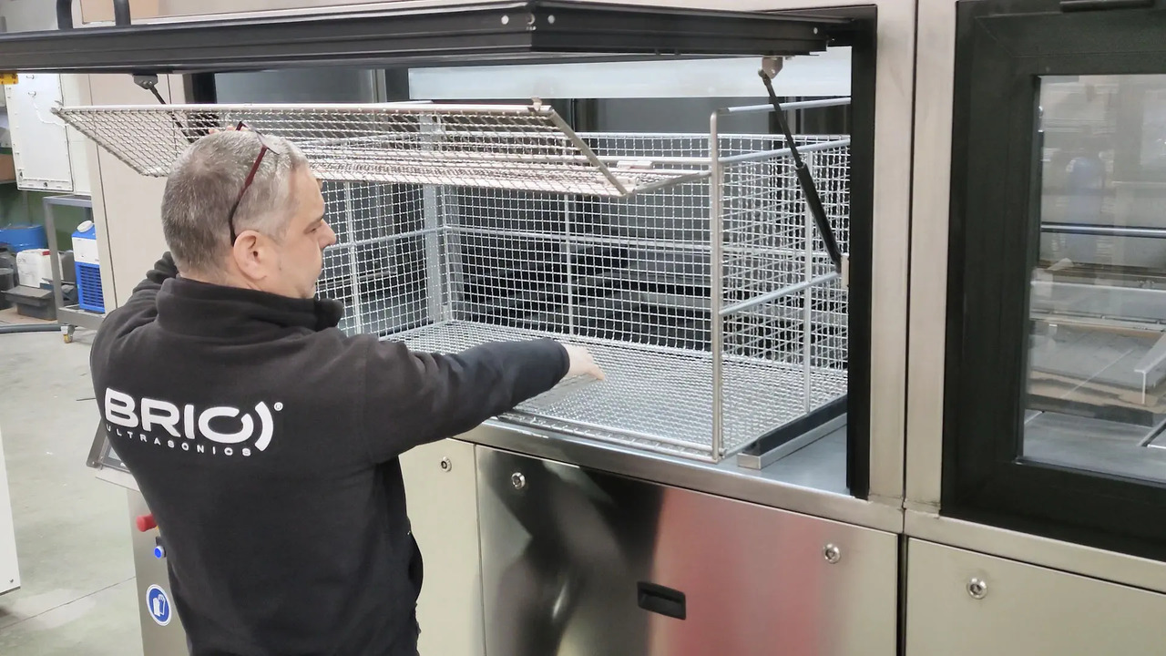 BRIO Ultrasonics BR-800 AMS Parts cleaning machine - Ultrahelivann: pilt 4 BRIO Ultrasonics BR-800 AMS Parts cleaning machine - Ultrahelivann: pilt 4