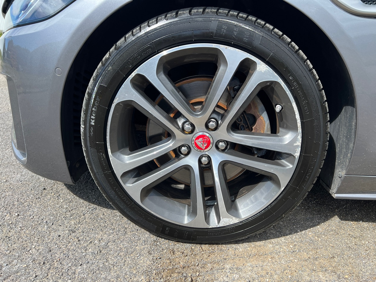 Sedaan JAGUAR XE 20MY SE R-DYN. 2.0L D 180 BVA8 Cockpit PANO: pilt 6