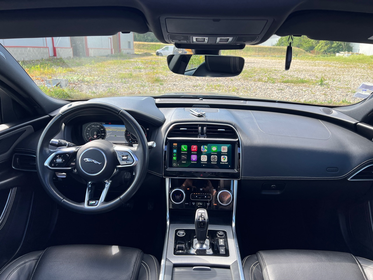 JAGUAR XE 20MY SE R-DYN. 2.0L D 180 BVA8 Cockpit PANO - Sedaan: pilt 3 JAGUAR XE 20MY SE R-DYN. 2.0L D 180 BVA8 Cockpit PANO - Sedaan: pilt 3
