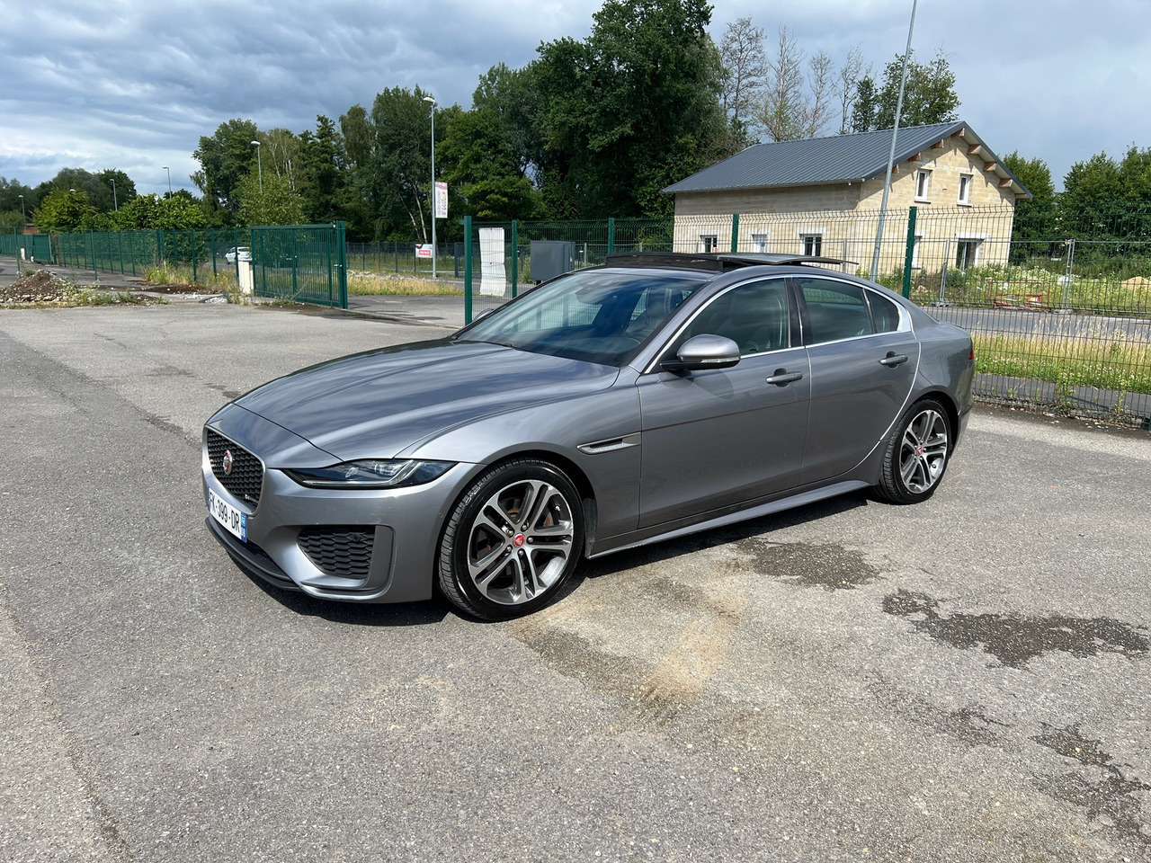 JAGUAR XE 20MY SE R-DYN. 2.0L D 180 BVA8 Cockpit PANO - Sedaan: pilt 1 JAGUAR XE 20MY SE R-DYN. 2.0L D 180 BVA8 Cockpit PANO - Sedaan: pilt 1