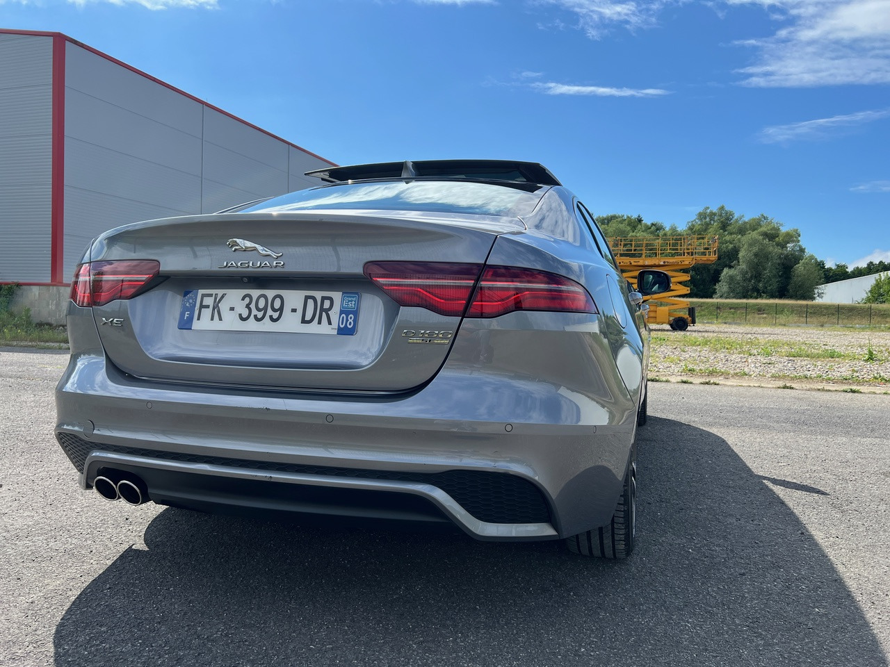 Sedaan JAGUAR XE 20MY SE R-DYN. 2.0L D 180 BVA8 Cockpit PANO: pilt 23