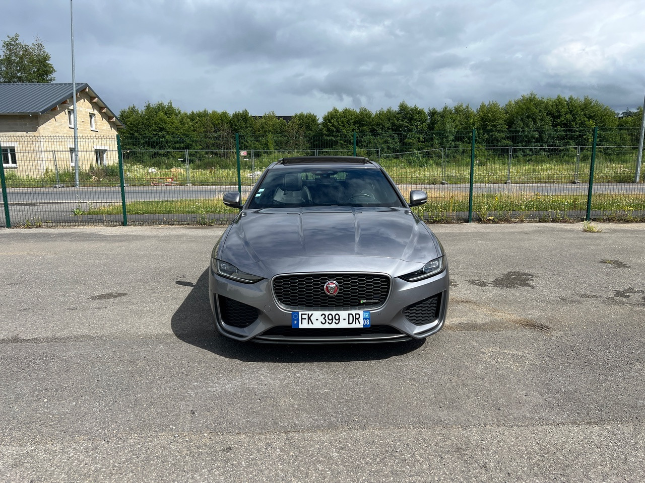 Sedaan JAGUAR XE 20MY SE R-DYN. 2.0L D 180 BVA8 Cockpit PANO: pilt 11