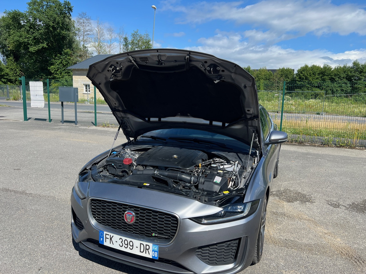 Sedaan JAGUAR XE 20MY SE R-DYN. 2.0L D 180 BVA8 Cockpit PANO: pilt 25