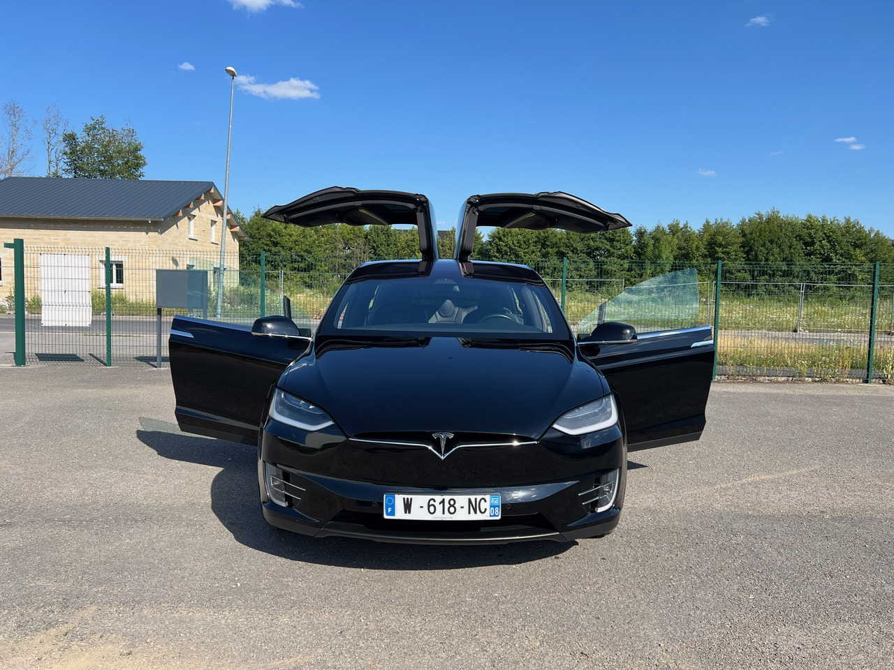 TESLA Model X 75D Autopilot SOH 93% 5 Places - Maastur: pilt 1 TESLA Model X 75D Autopilot SOH 93% 5 Places - Maastur: pilt 1