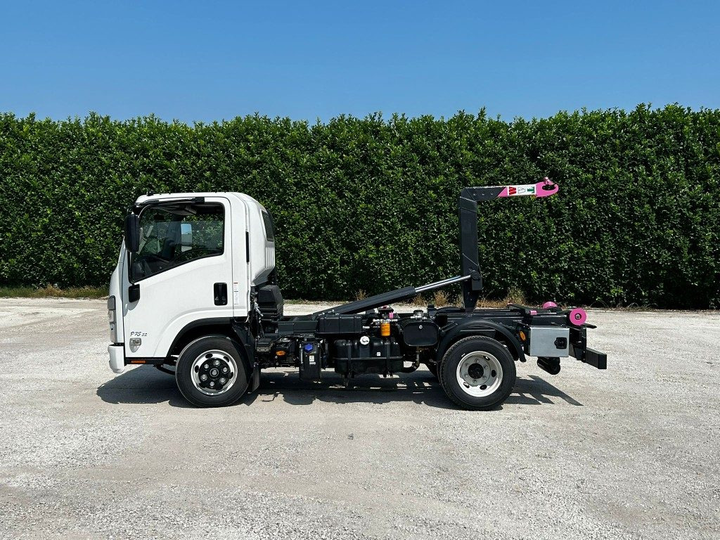 ISUZU P75 NUOVO SCARRABILE - Konkstõstukiga veoauto: pilt 2 ISUZU P75 NUOVO SCARRABILE - Konkstõstukiga veoauto: pilt 2