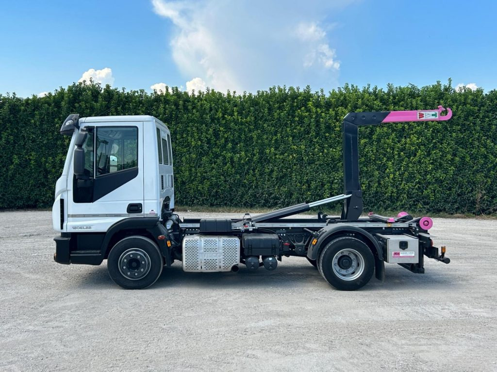 IVECO 120EL22 CON SCARRABILE NUOVO - Konkstõstukiga veoauto: pilt 4 IVECO 120EL22 CON SCARRABILE NUOVO - Konkstõstukiga veoauto: pilt 4