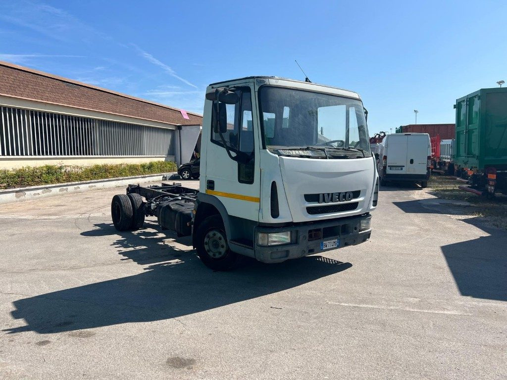 IVECO 80E15 A TELAIO - Kabiinišassiiga veoauto: pilt 2 IVECO 80E15 A TELAIO - Kabiinišassiiga veoauto: pilt 2