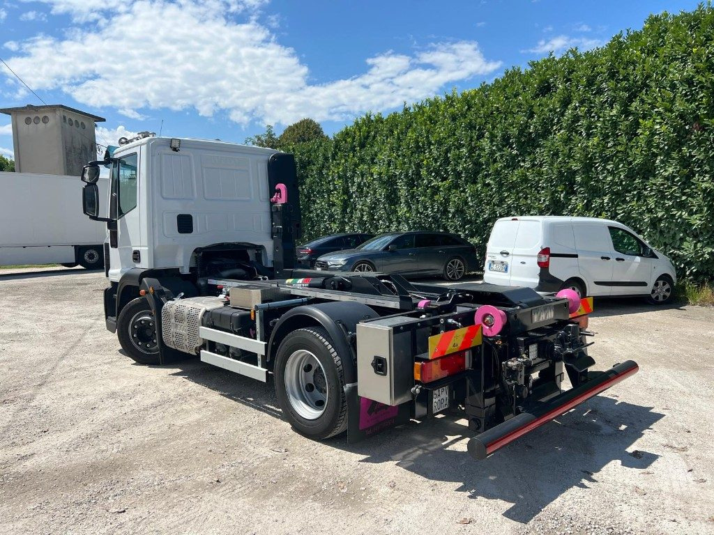 IVECO EUROCARGO 120E28 CON SCARRABILE NUOVO - Konkstõstukiga veoauto: pilt 3 IVECO EUROCARGO 120E28 CON SCARRABILE NUOVO - Konkstõstukiga veoauto: pilt 3