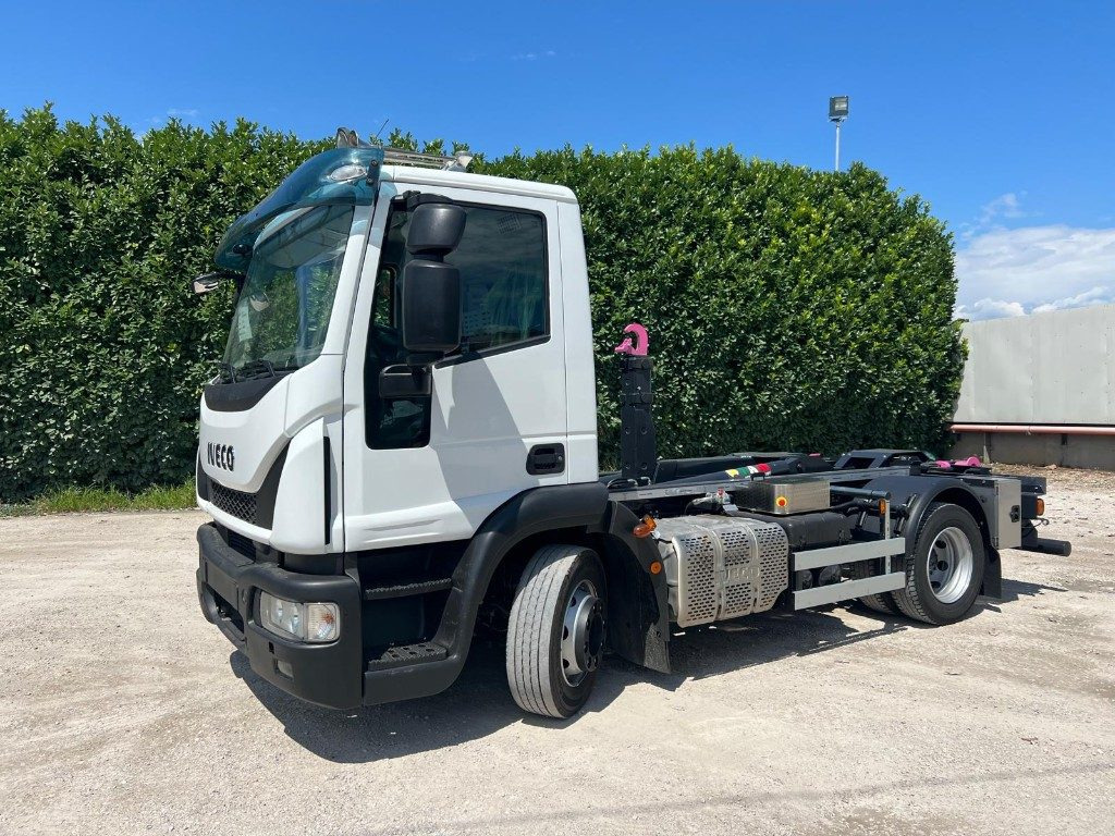 IVECO EUROCARGO 120E28 CON SCARRABILE NUOVO - Konkstõstukiga veoauto: pilt 1 IVECO EUROCARGO 120E28 CON SCARRABILE NUOVO - Konkstõstukiga veoauto: pilt 1