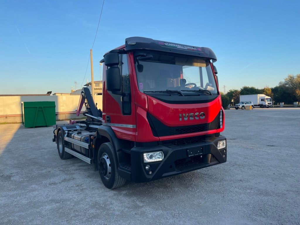 IVECO EUROCARGO 160E32 CON SCARRABILE NUOVO - Konkstõstukiga veoauto: pilt 3 IVECO EUROCARGO 160E32 CON SCARRABILE NUOVO - Konkstõstukiga veoauto: pilt 3