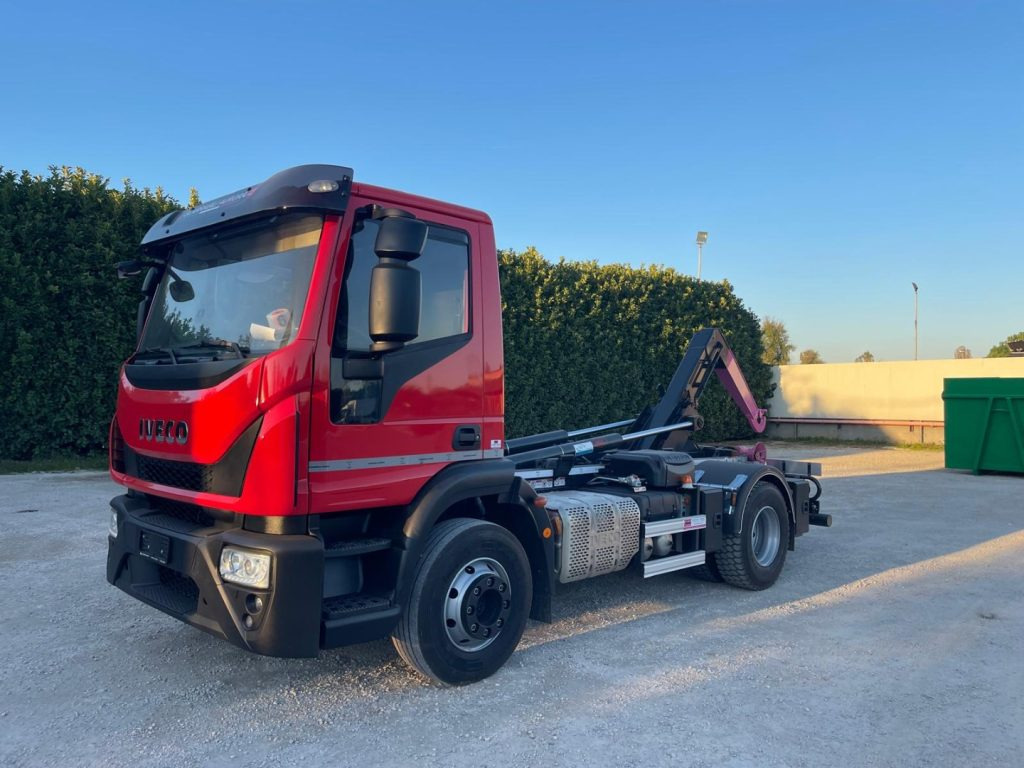 IVECO EUROCARGO 160E32 CON SCARRABILE NUOVO - Konkstõstukiga veoauto: pilt 1 IVECO EUROCARGO 160E32 CON SCARRABILE NUOVO - Konkstõstukiga veoauto: pilt 1