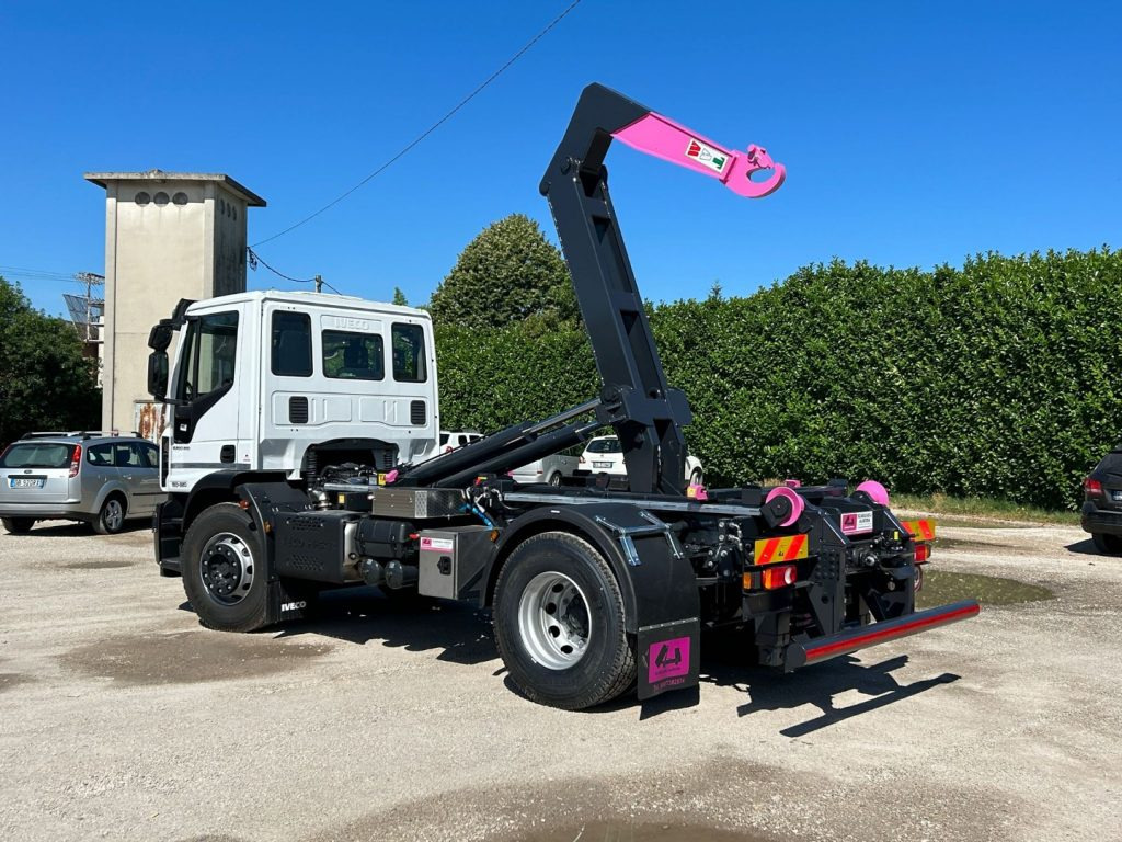 IVECO EUROCARGO 180E32K NUOVO SCARRABILE - Konkstõstukiga veoauto: pilt 4 IVECO EUROCARGO 180E32K NUOVO SCARRABILE - Konkstõstukiga veoauto: pilt 4