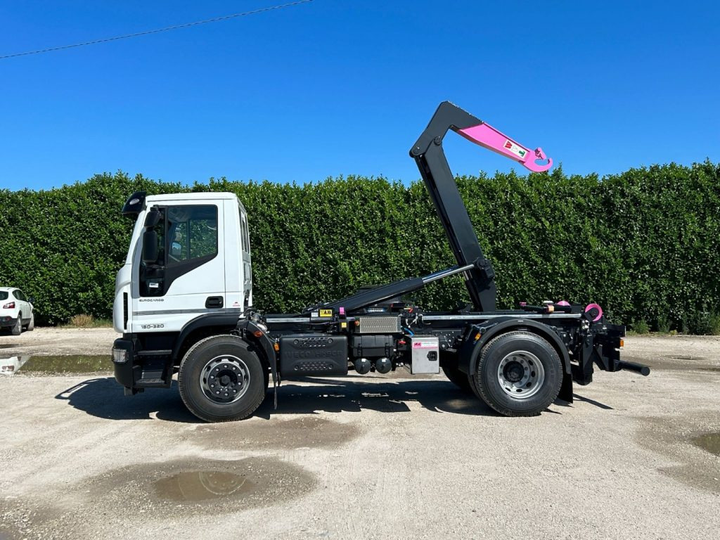 IVECO EUROCARGO 180E32K NUOVO SCARRABILE - Konkstõstukiga veoauto: pilt 3 IVECO EUROCARGO 180E32K NUOVO SCARRABILE - Konkstõstukiga veoauto: pilt 3